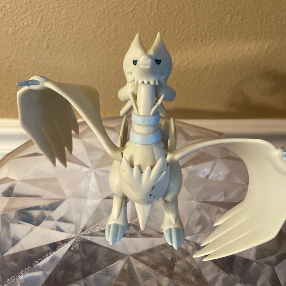 Pokemon White Dragon Figurine - Picture 11 of 15
